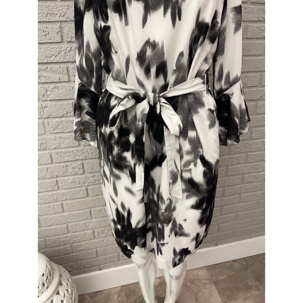 Banana Republic Black & White 3/4 Flare Sleeve Tie Waist Shift Dress Size S - Picture 3 of 9